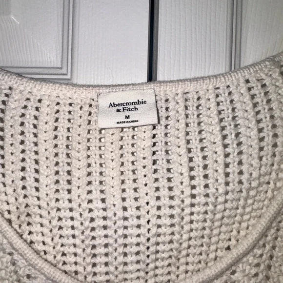 NWT Abercrombie Cream Knit Women's Top- Size Medium - Picture 9 of 10